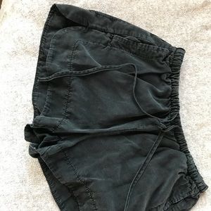 Brandy Melville shorts - BLACK